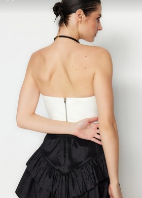 Бюстие V образно бяло