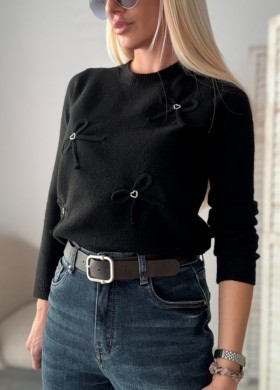 Черен пуловер с панделки и камъни