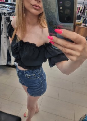 Черно бюстие с връзки