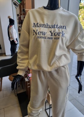 Екип бежов Manhattan NY