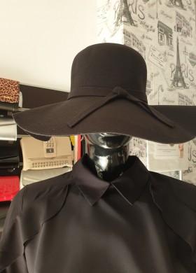 Елегантна шапка черна