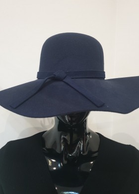 Елегантна шапка синя
