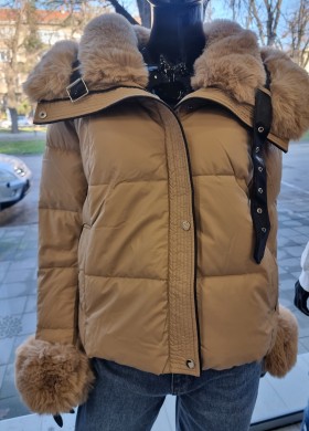 Яке с пух в бежово