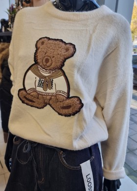 Пуловер бял с Мече