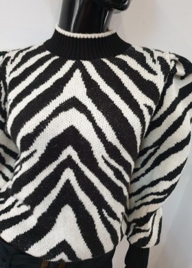 Пуловер зебра в бяло