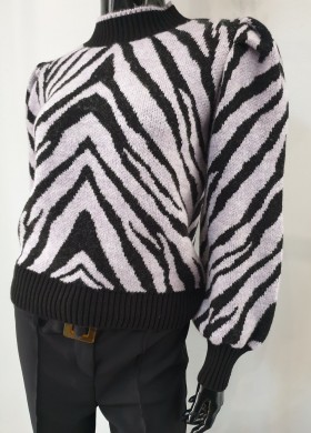 Пуловер зебра в лилаво