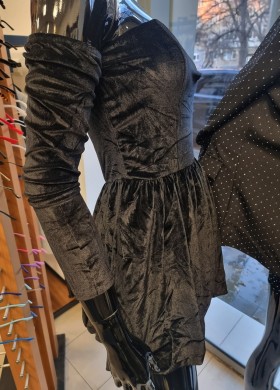 Рокля кадифе черна