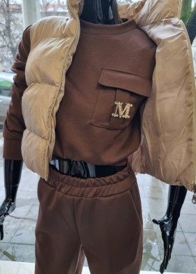 Спортен екип в кафяво